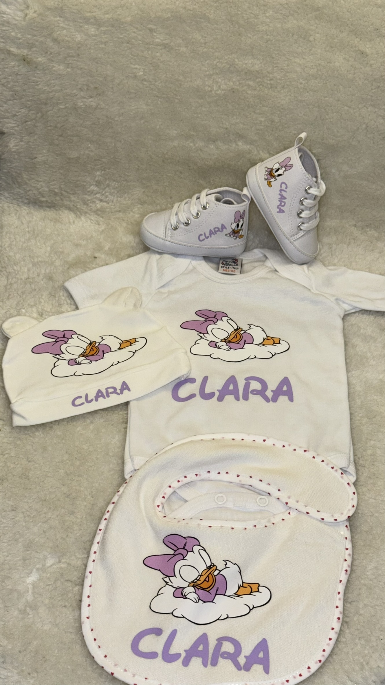 Kit Nascita Personalizzato con Body, Bavetta, Scarpette e Cappellino